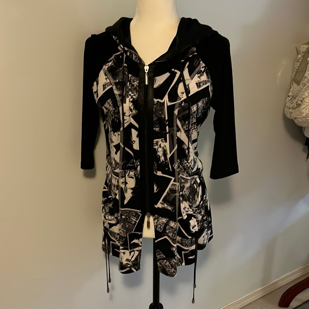 BELLISSIMA FASHIONS~ Fun & Silky Hooded ZipUp (M)